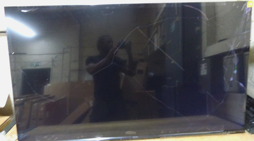 Damaged screen hisense - *damaged,